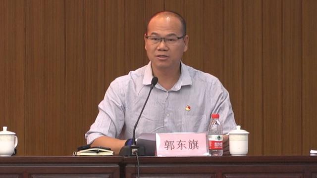 街道办副主任郭东旗对《钟村街安全生产教育片》进行了点评,通报了