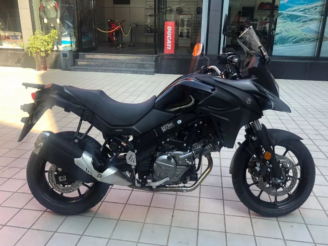 终于等到你日本大贸铃木全新dl650首批车登陆贵州