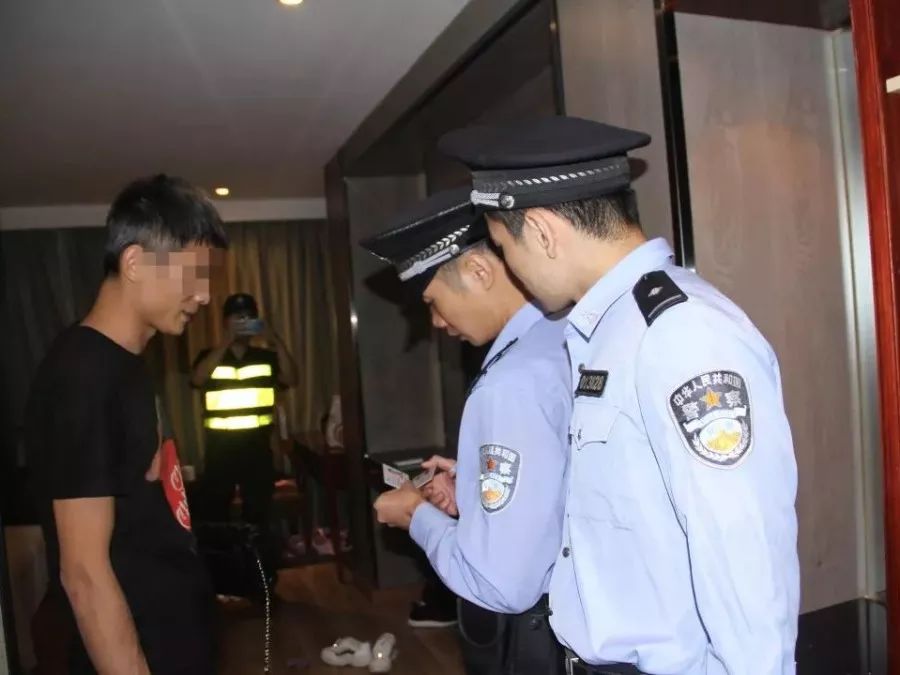 夜里南安公安局警力在全市各地集结为的是