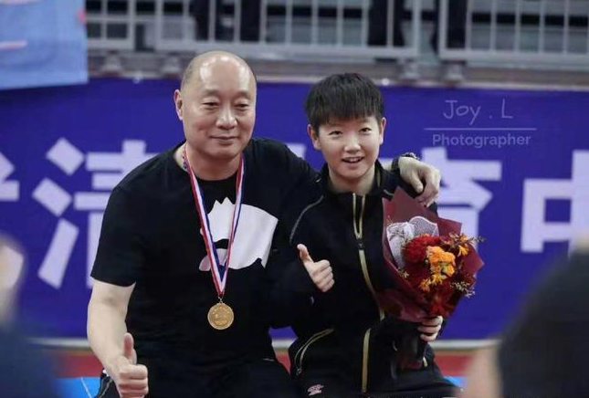 就入选了国乒,那个时候的球队主力是蔡振华,江嘉良,郭跃华,谢赛克等人