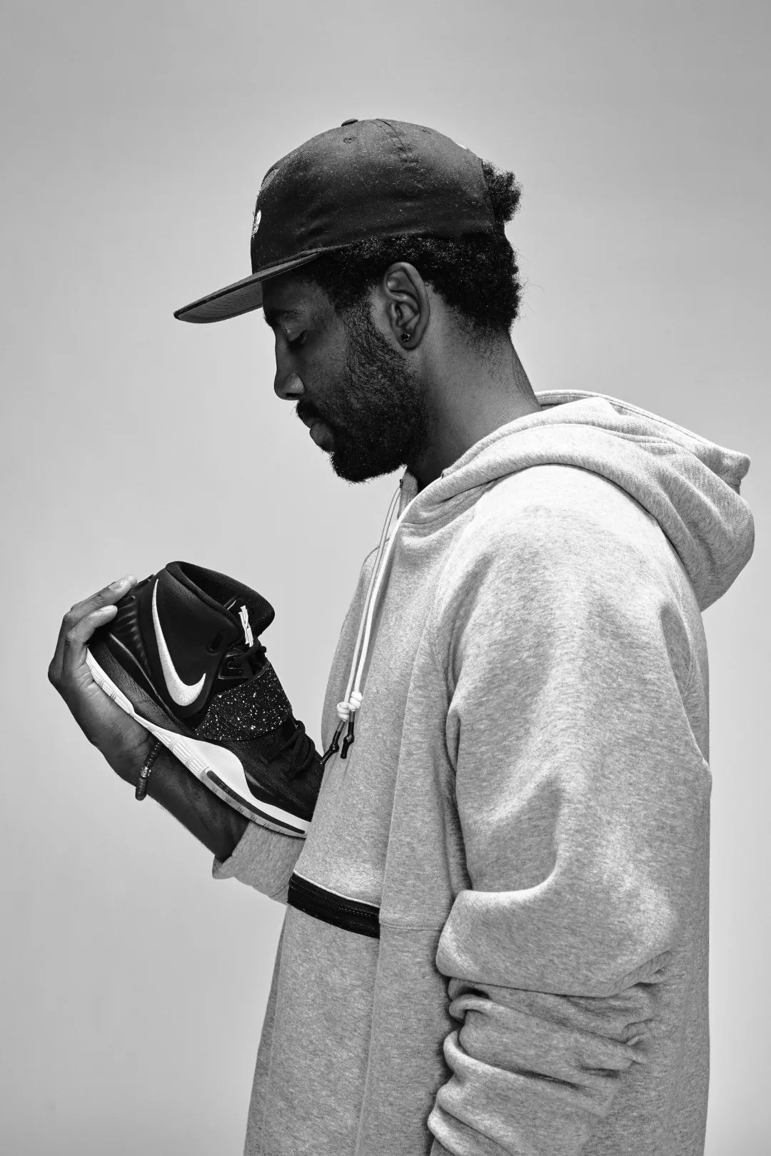 凯里欧文有的时候人们忘记了运动员也是人