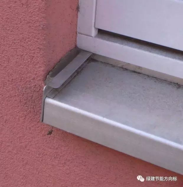 金属窗台板不应只是被动房的标配所有想做好窗口防水的效果的项目都该