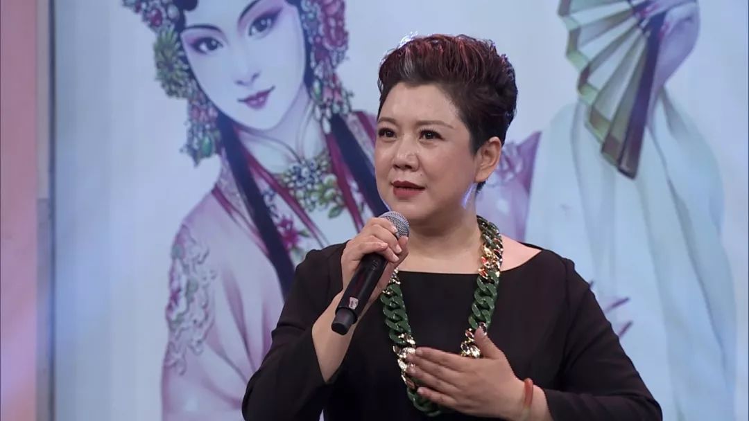 柳峰以及刘莉莉共同组成本场竞猜团,在节目互动环节中,专业演员谭艳