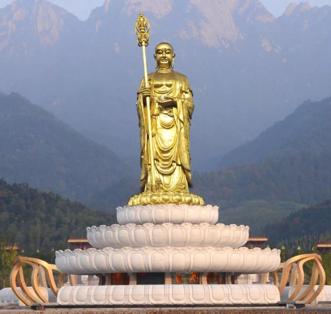 九华山住酒店双人标间;交通:往返程高铁二等票,九华山景区环保车(自由