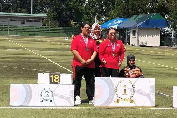 石家庄市特殊教育学校学生李昕茹在亚洲残疾人射箭锦标赛上摘金夺银