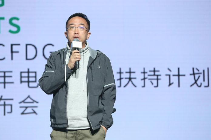 务实深耕青葱第五季续订你不是观众你是一个导演