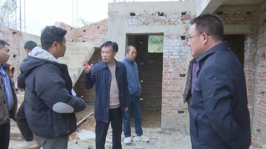 魏全元到拉果乡调研安全住房建设工作