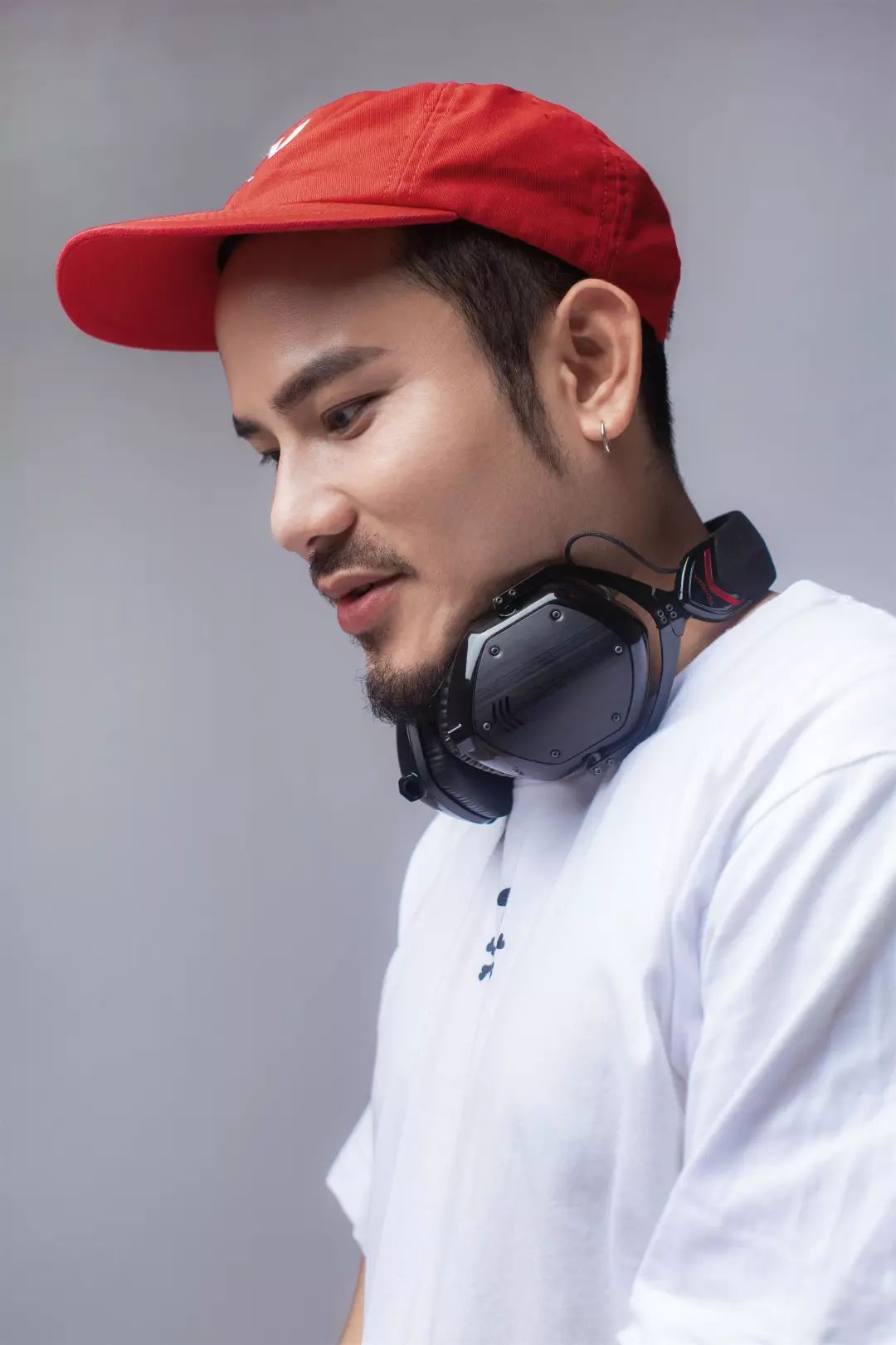 1122viproomdjkitweimcluger空洞和孤独电音来弥补