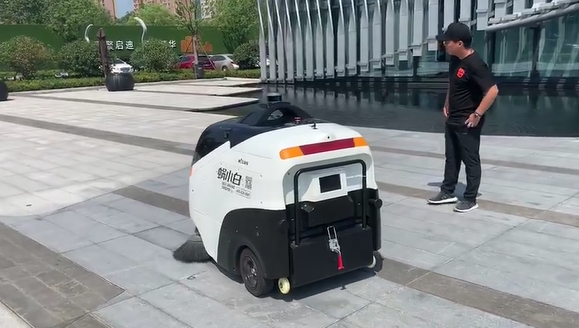 笑翻了!这就是人工智能扫地机器人