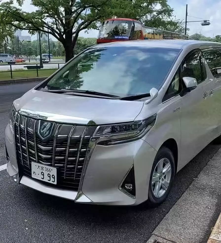 商务车还有游走四十国,通古博今,风趣幽默的张领队是旅居日本30年的