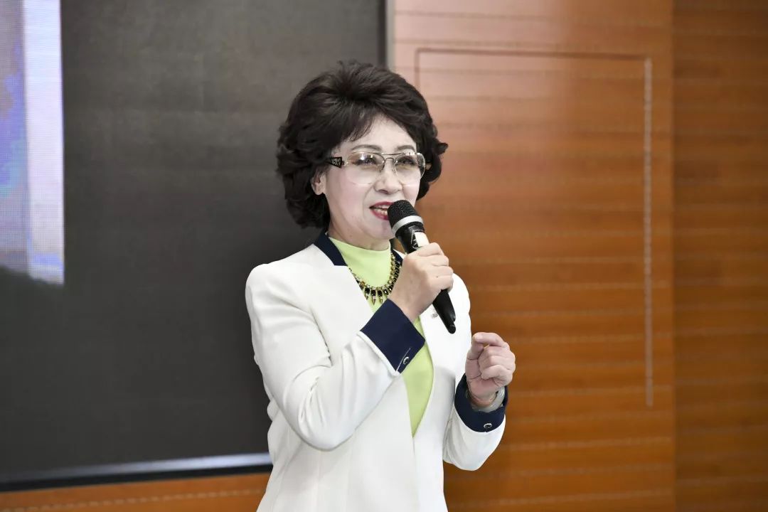 中央电视台主持人,朗读艺术家张悦老师朗诵《祖国是一首唱不完的恋歌