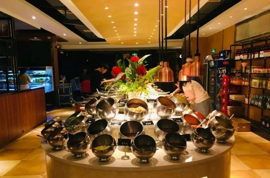 推荐指数:五颗星  金釜山自助海鲜烤肉火锅(步行街店) 地址位于悦汇