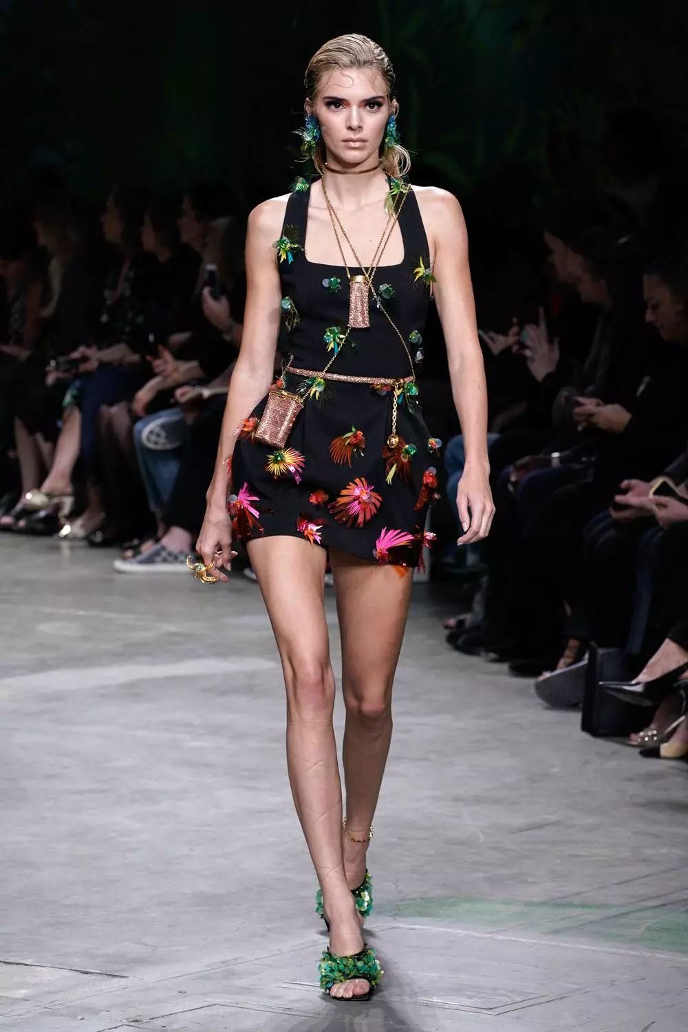 versace(范思哲)2020米兰时装周春夏系列!