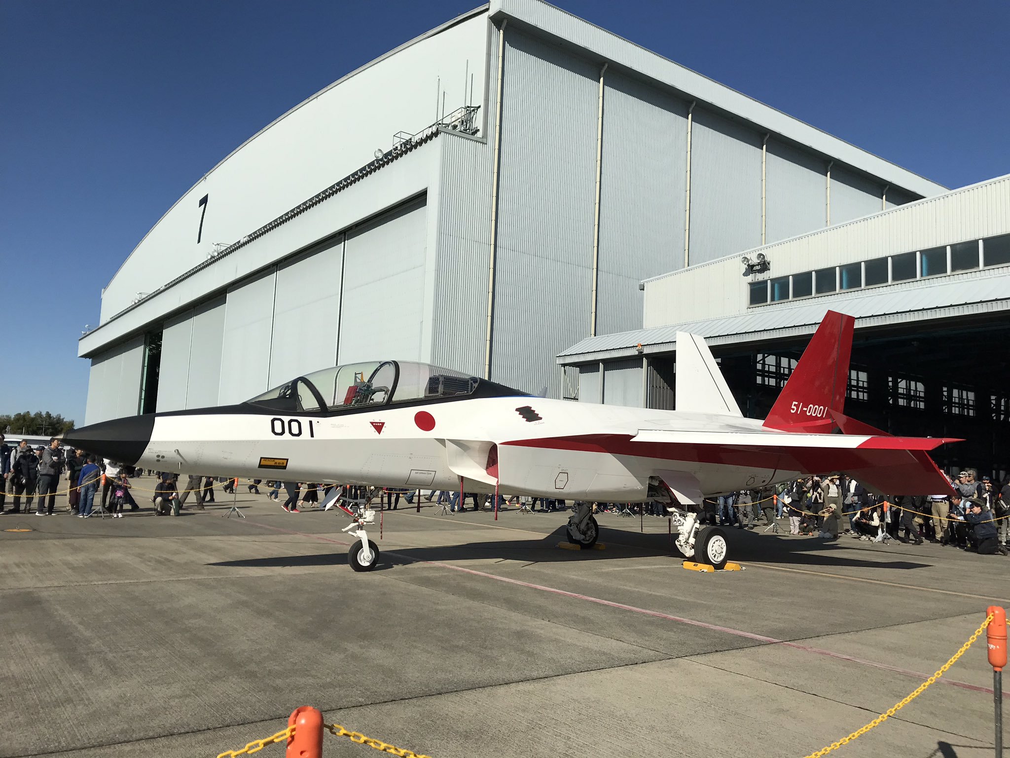 展示了多架现役战斗机