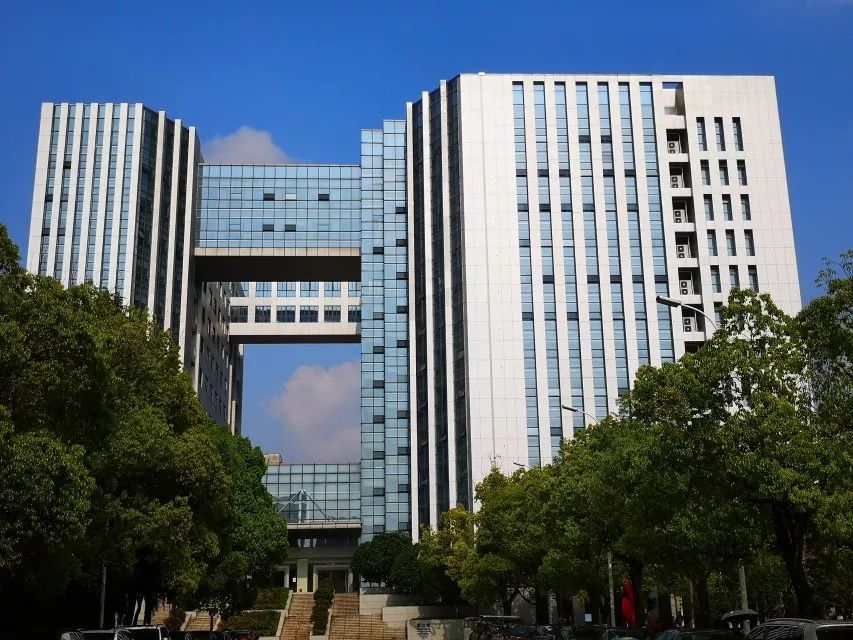 这么美丽的林科大纪念戒指,免费送?