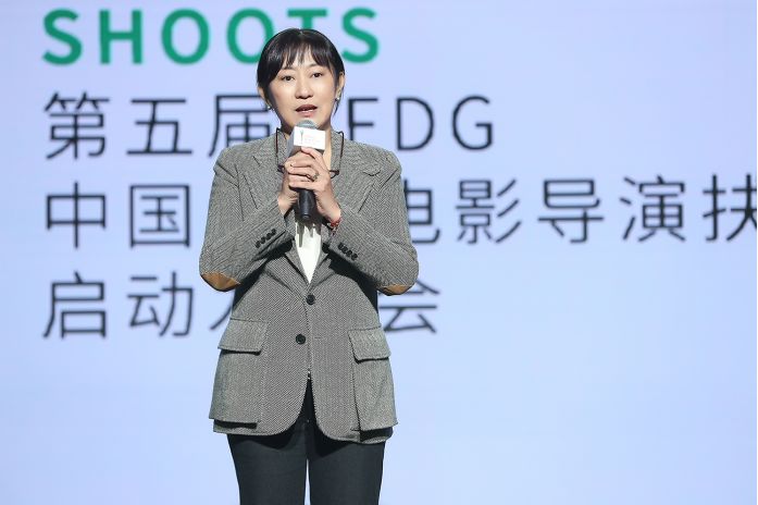 务实深耕青葱第五季续订你不是观众你是一个导演