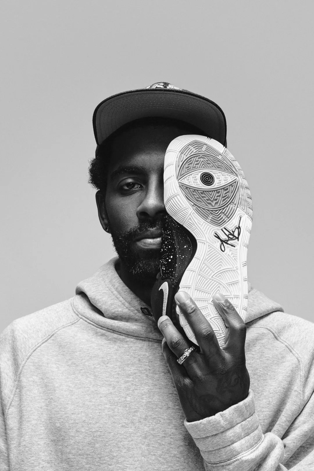 凯里欧文有的时候人们忘记了运动员也是人