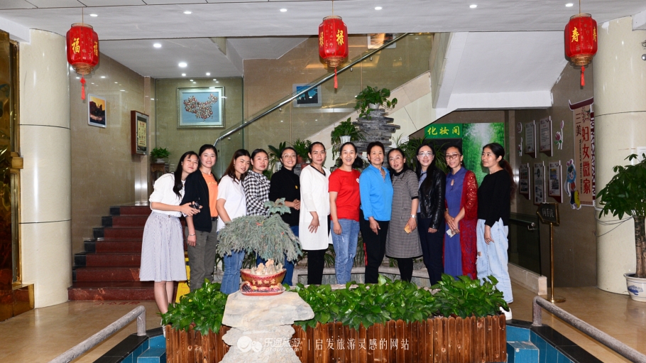 情怀让老板娘蝶变成村姑