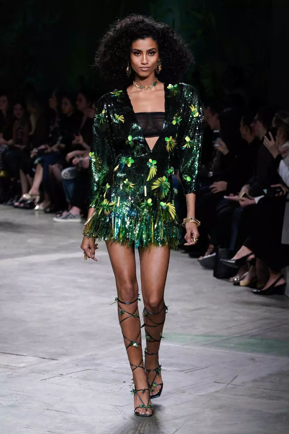 versace(范思哲)2020米兰时装周春夏系列!