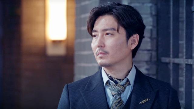 《惊蛰》乔瑜是假死,荒木惟故意把枪打偏,给陈山设下了一个圈套