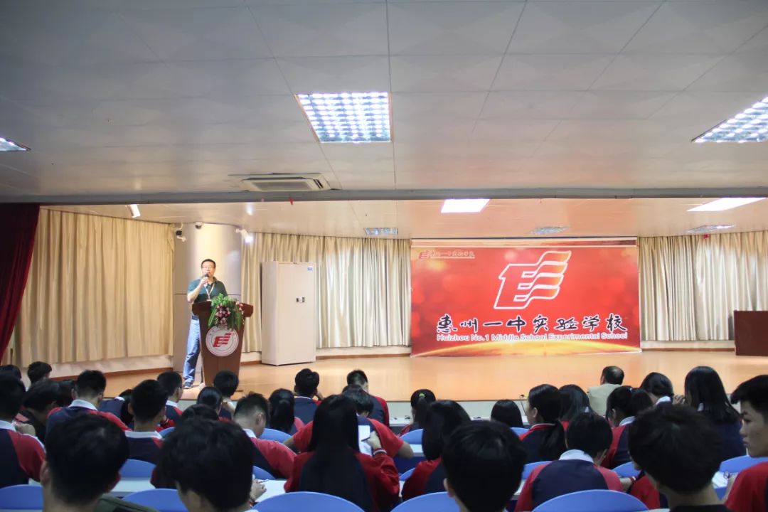 最后,黄媛老师在年级层面也对高三学生存在的问题进行了总结并给出了