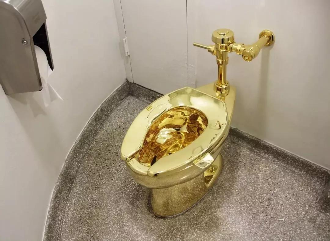 打破世界纪录的黄金镶钻马桶