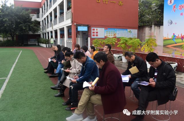 上午9点,来自远方的客人——丹巴县东谷小学谭校长一行5人迎着暖阳