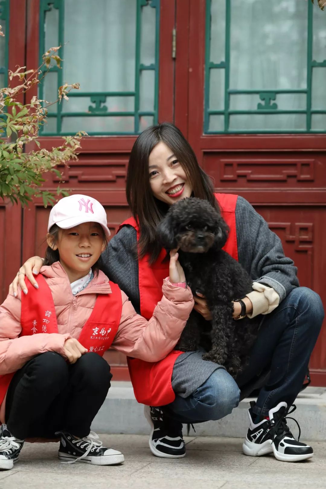 首都慈善奖颁奖政协郭金平委员代表京兆尹大爱义工团队受奖我们因大爱