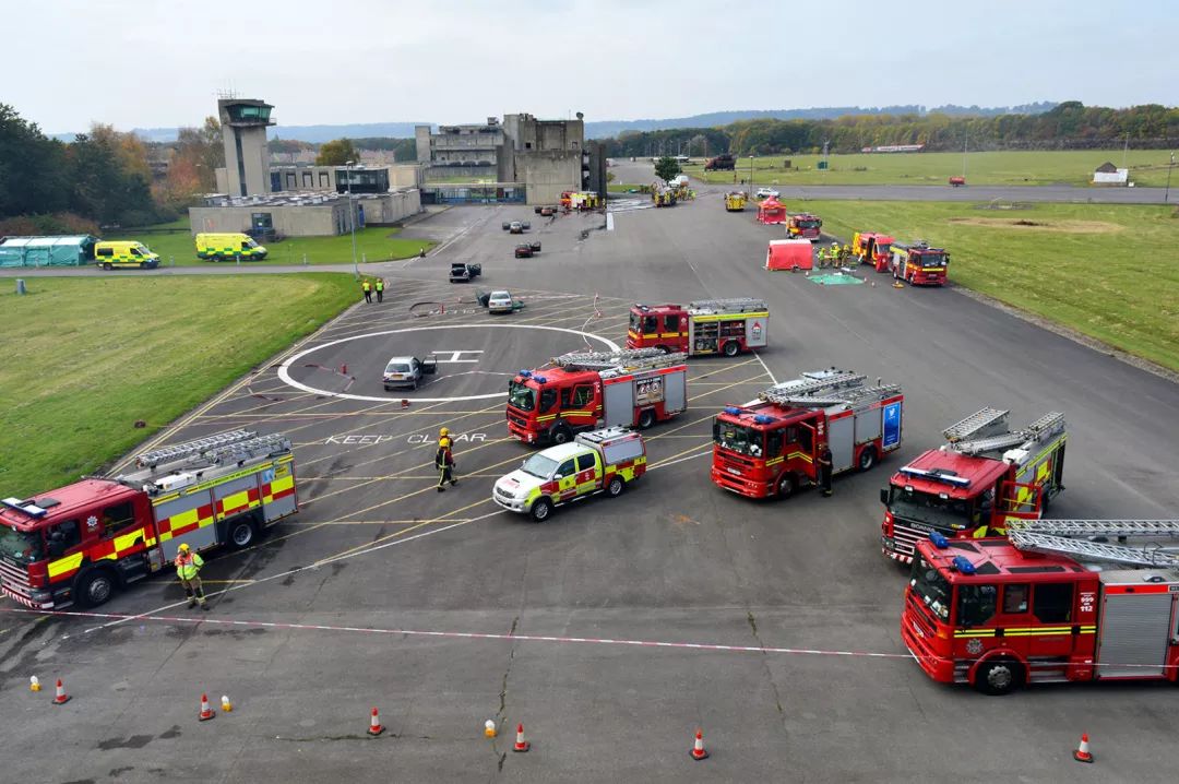 英国大楼火灾致72死事故第一阶段调查报告火灾发生后被困人员该不该留