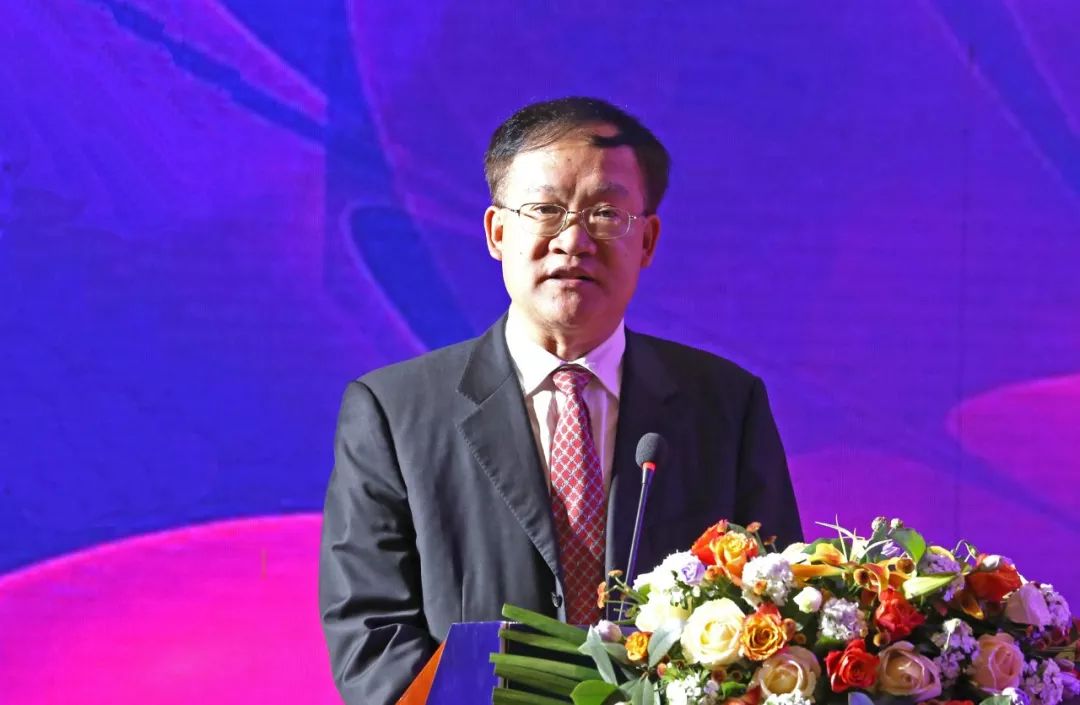 湘钢党委书记王树春围绕"共建共享高质量发展"这一主题与客户代表进行