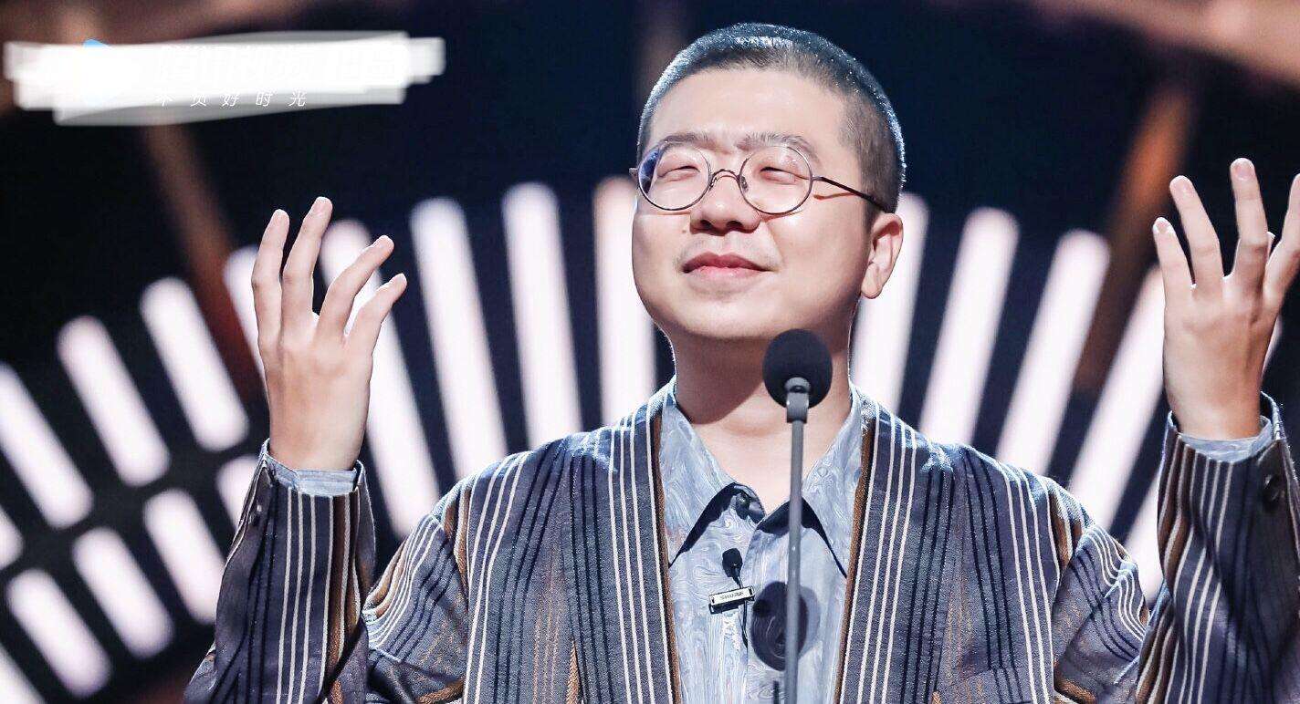 “李诞们”被尬吹，是这个社会最大的悲哀_艺术品