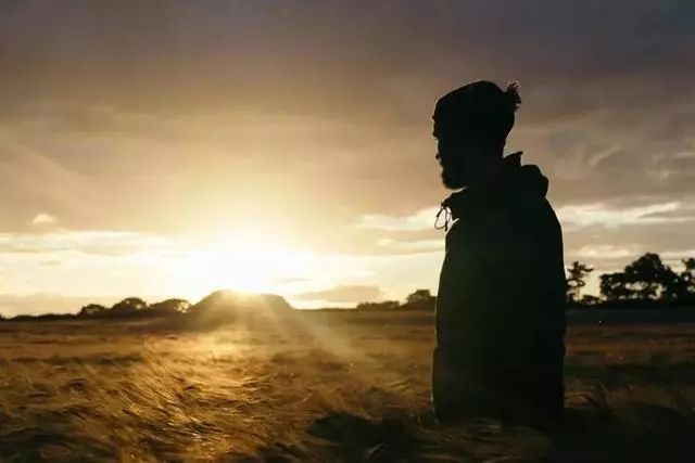 上半生已过,没必要纠缠不休,折磨自己_风雨