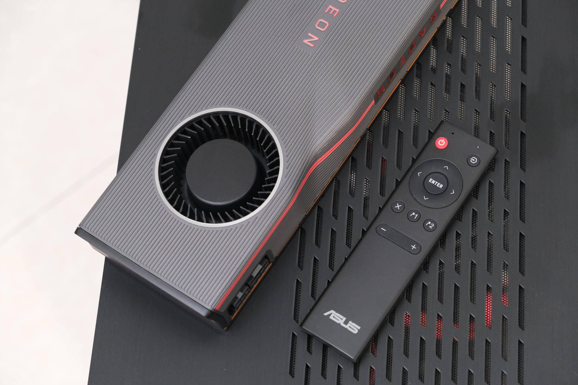 43寸梦幻巨屏华硕rogxg438q显示器