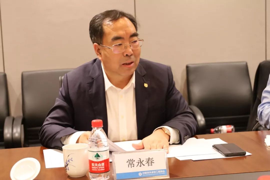 建工集团有限责任公司副总经理,预算与薪酬委员会主任委员常永春主持