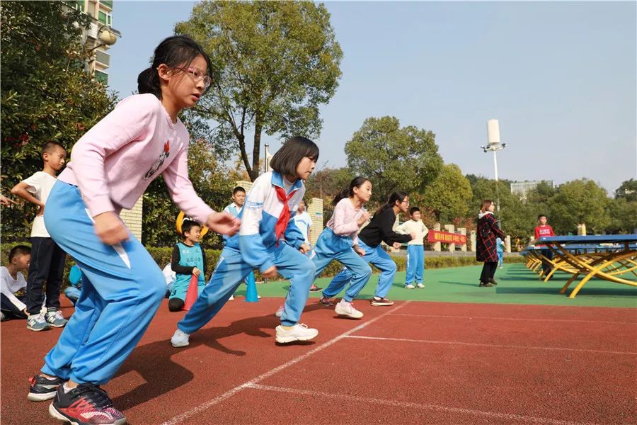 发扬体育精神增强学生体质麓谷小学隆重举办第十一届体育节