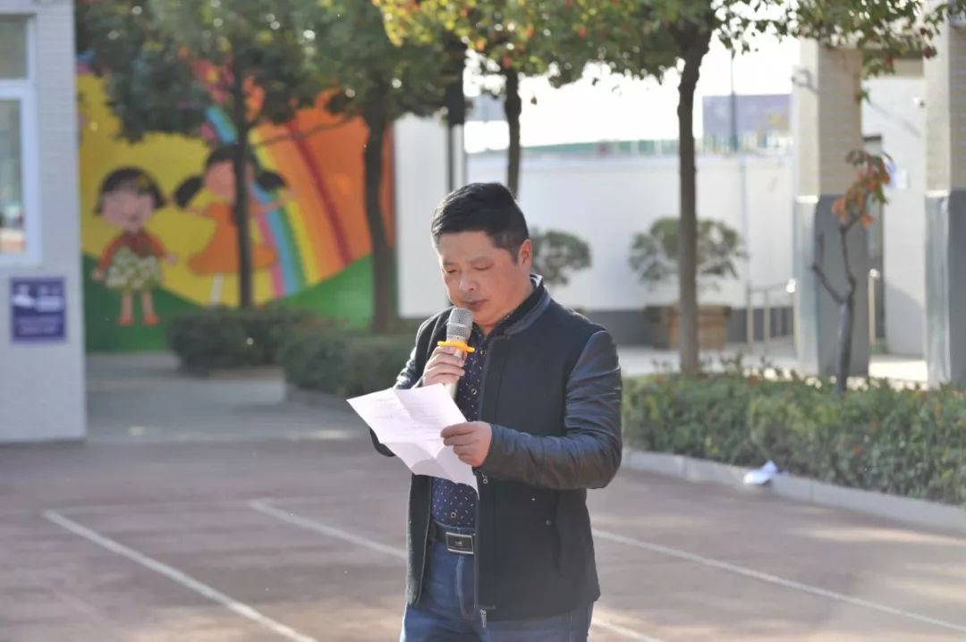 盐渎街道党委社区党组织携手壹家族企业爱心捐衣活动走进盐城市启智