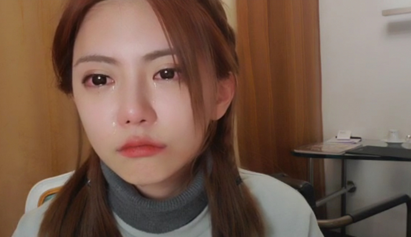 fpx成功夺冠,周淑怡欧洲行却遭遇一波三折,直播间痛哭惹人心疼