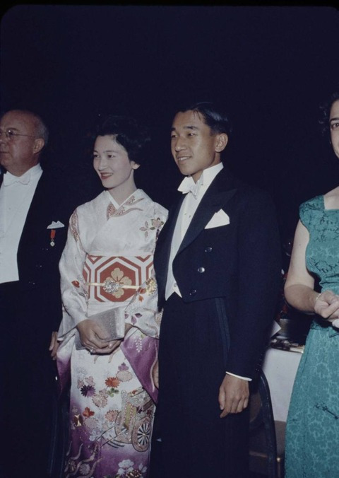 日本平民皇后美智子到底有多美?身着传统和服,尽显端庄优雅_明仁