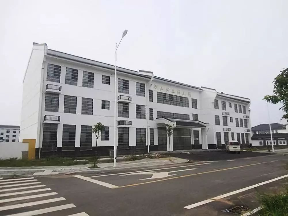 山镇正瞄准创建全国特色小镇总目标以建设樟树城市副中心和阁山休闲康