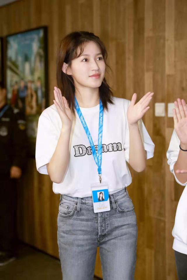 苏青扫楼开设运动小课堂游戏互动逗趣十足