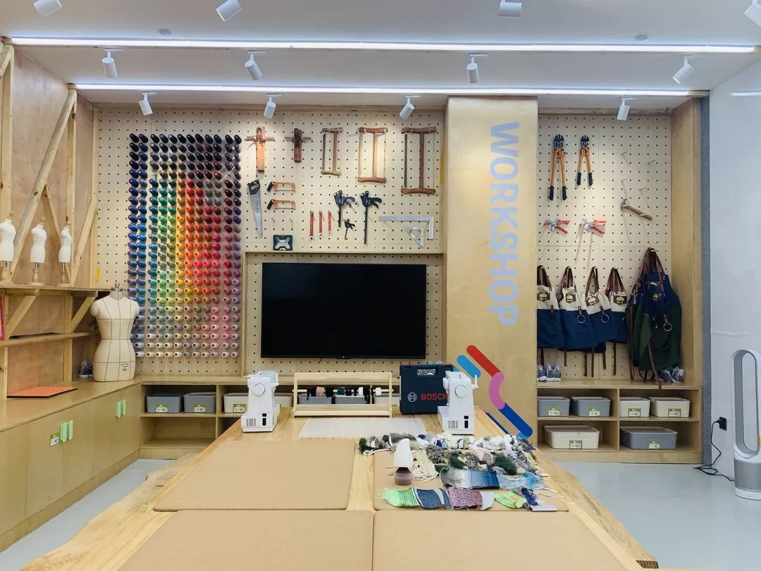 在接触了国外的设计思维培训之后,梁芳蕾认识到了传