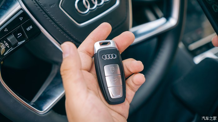 老a8车主谈全新audia8l55tfsi用车感受