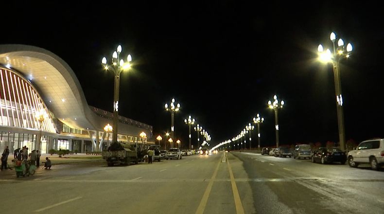 亮了靓了攀枝花火车南站首次穿上晚礼服