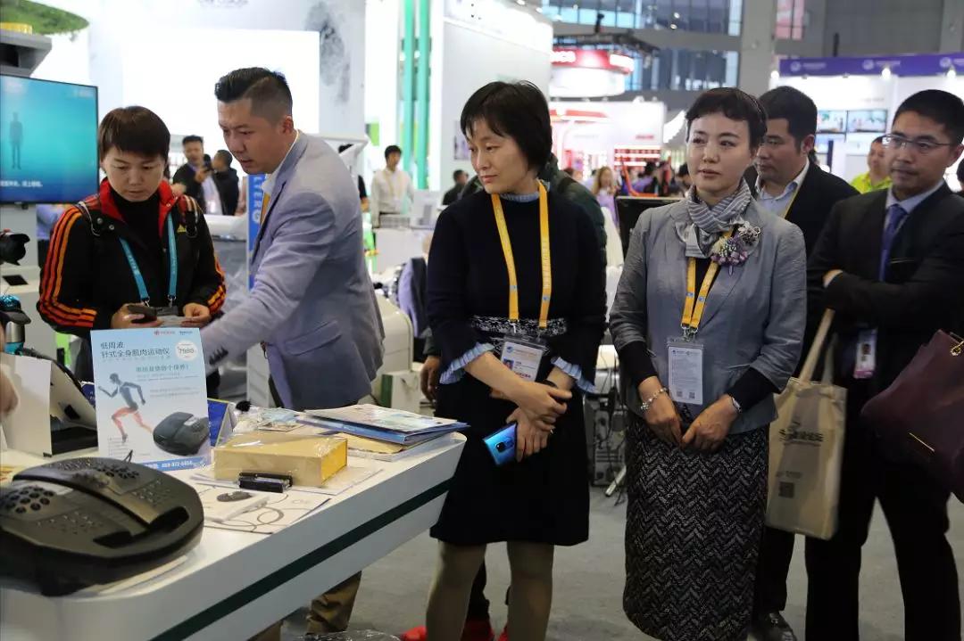 直击进博会唐泽养老全自动淋浴设备重磅亮相