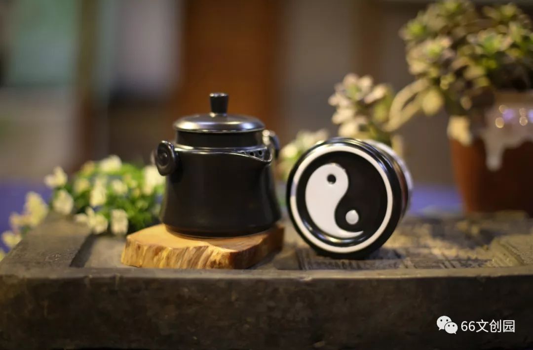 创意来源于人文始祖伏羲创立的伏羲八卦,是伏羲文化衍生的文创产品