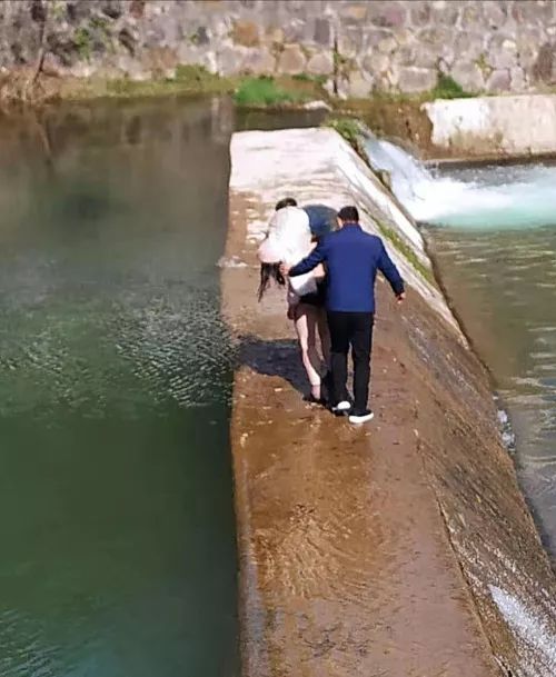 商洛一女生不慎落水男子三次潜河救人获救女孩认他做干爹