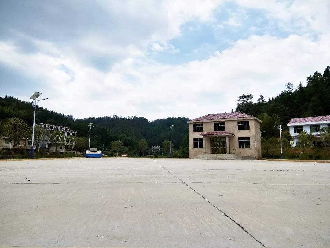 蔡溪村文化广场他走南闯北,对教育的力量深有体会.