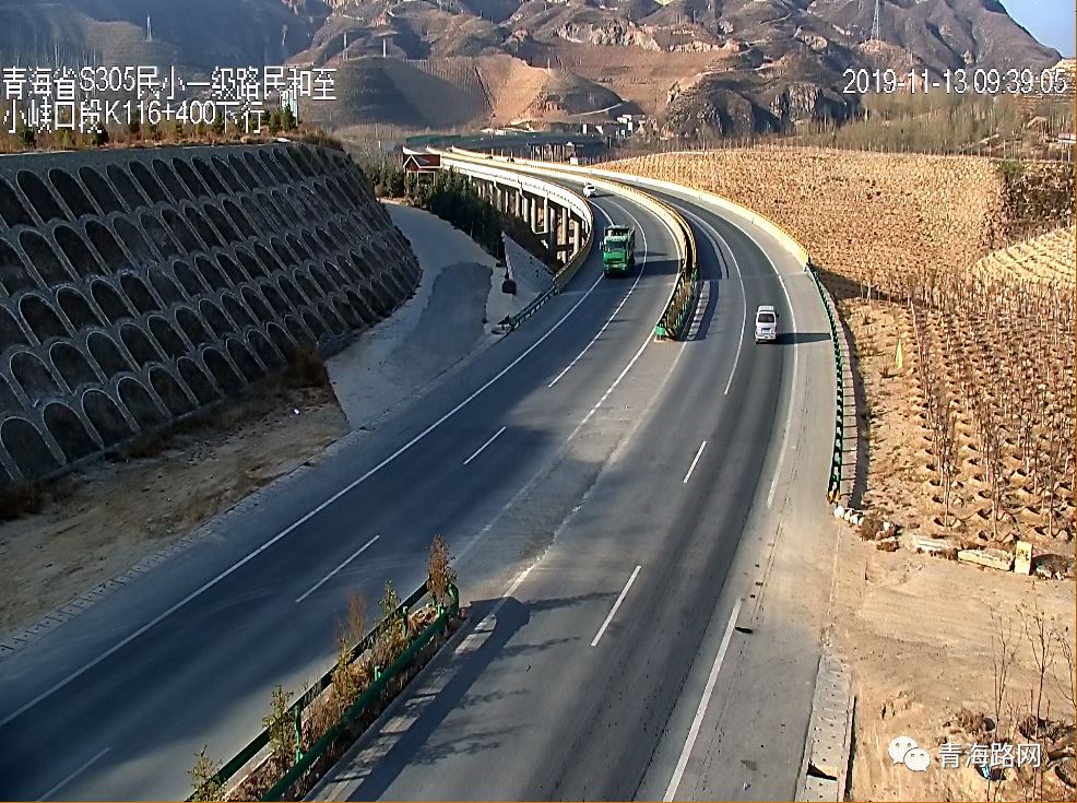 g0612西和高速公路德令哈至小柴旦方向路面结冰进行交通管制