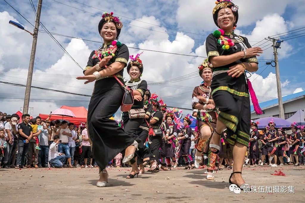 在户撒过会街节