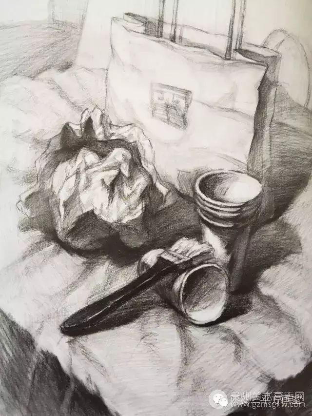 「色彩卷color」「速写卷sketch」西安美术学院往年高分卷内容来源于